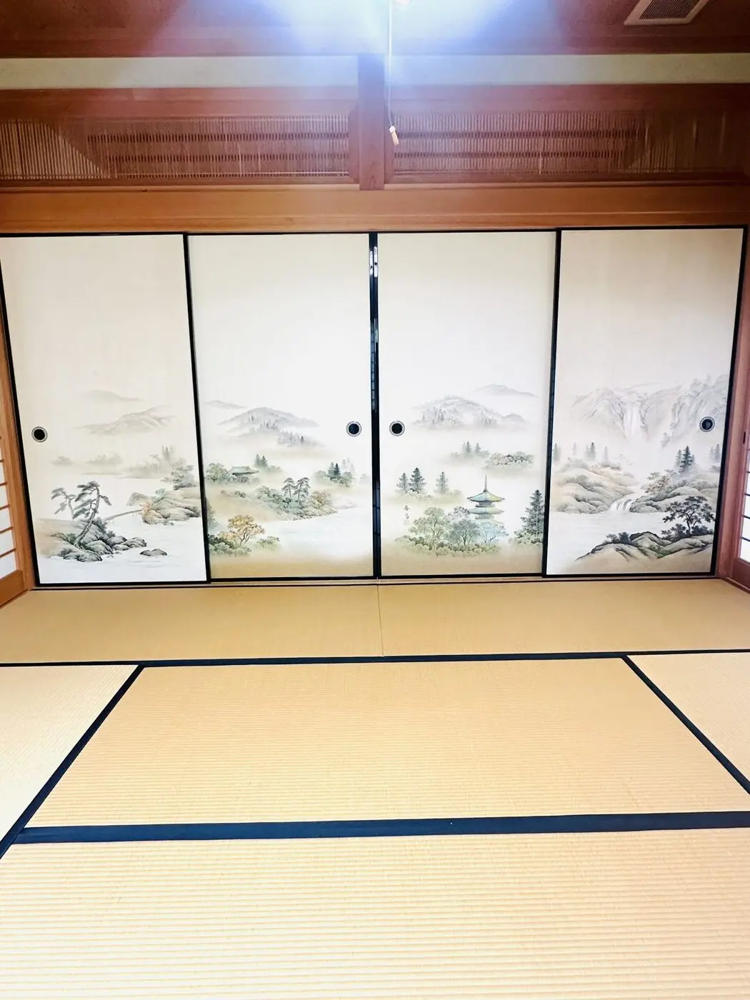 Fusuma peints de paysages à l'encre